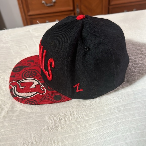 Authentic Zephyr Cap New Jersey Devils/ adjustable snap strap sizes - Picture 2 of 6